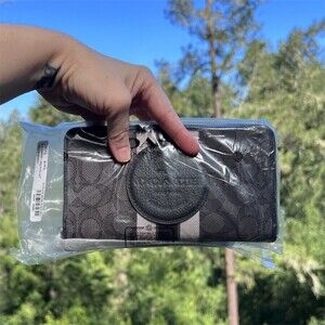 COACH Zip-Around Phone Wristlet Wallet w Coach Patch  C9073 AUTHENTIC NWT